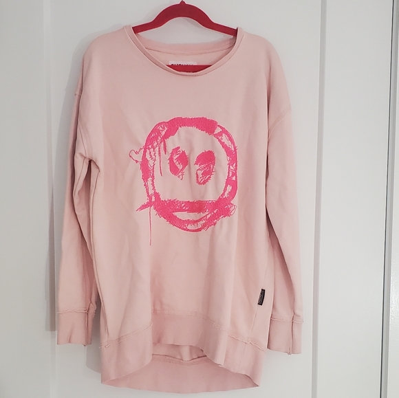 Other - Adorable girls sweatshirt with smile detail
